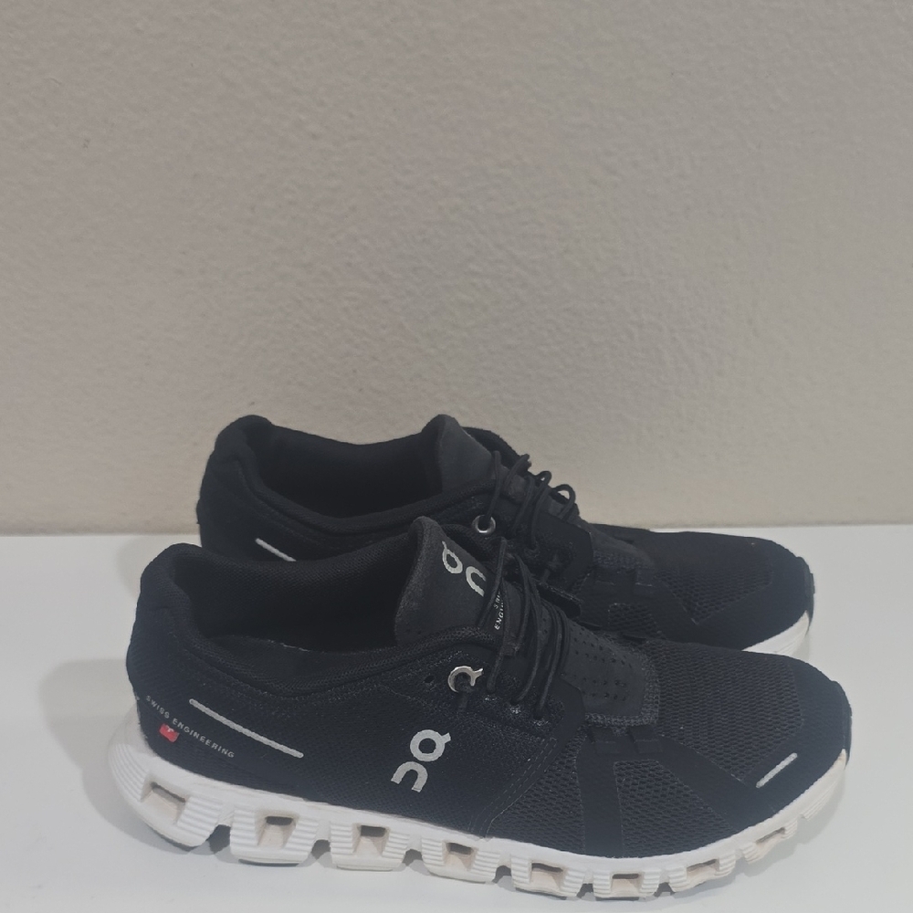 🖤 On Running 5 Black and White Sneakers - Picture 6 of 12